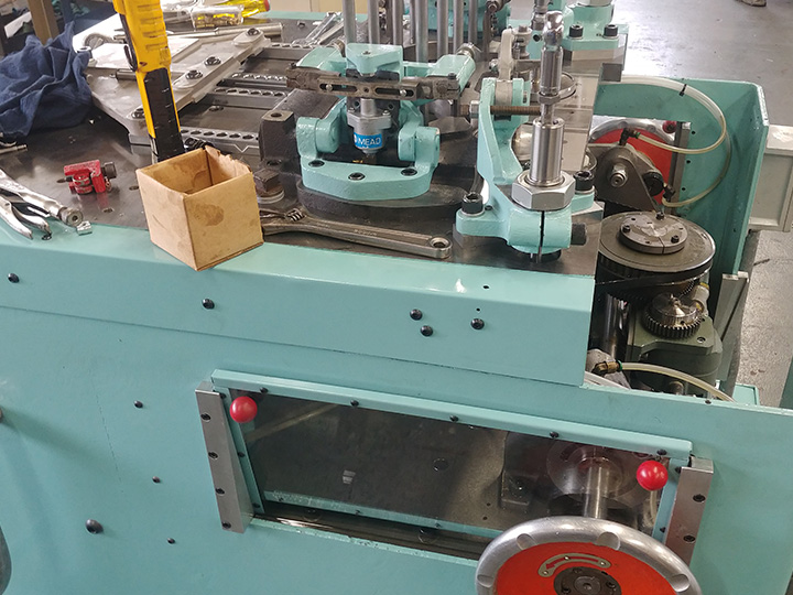 Model 800 Compound Application Machine