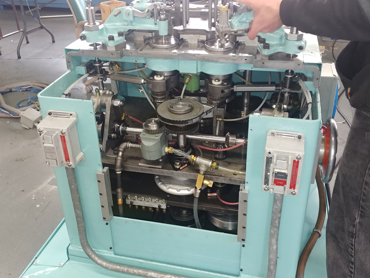 Model 800 compound application machines